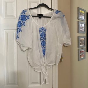 NWT, Karen Kane, White and Blue, Santorini Embroidered Blouse - Size Medium